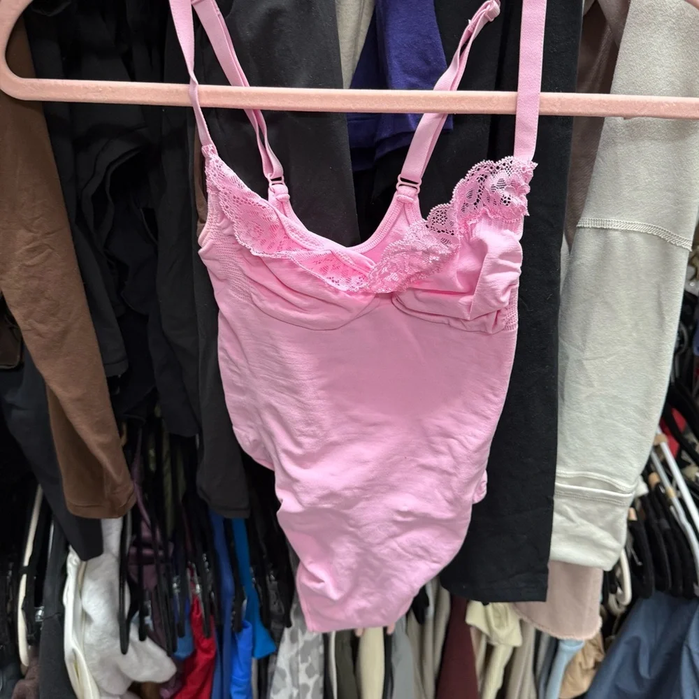 SKIMS SKIMS sculpt lace bodysuit pink - Picture 2 of 4